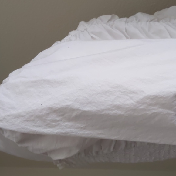 It's pink, white ruched top with elastic in back, puffy sleeves crop top size L - Picture 5 of 10